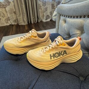 HOKA Bondi 8. Vanilla/Cream 8.5B